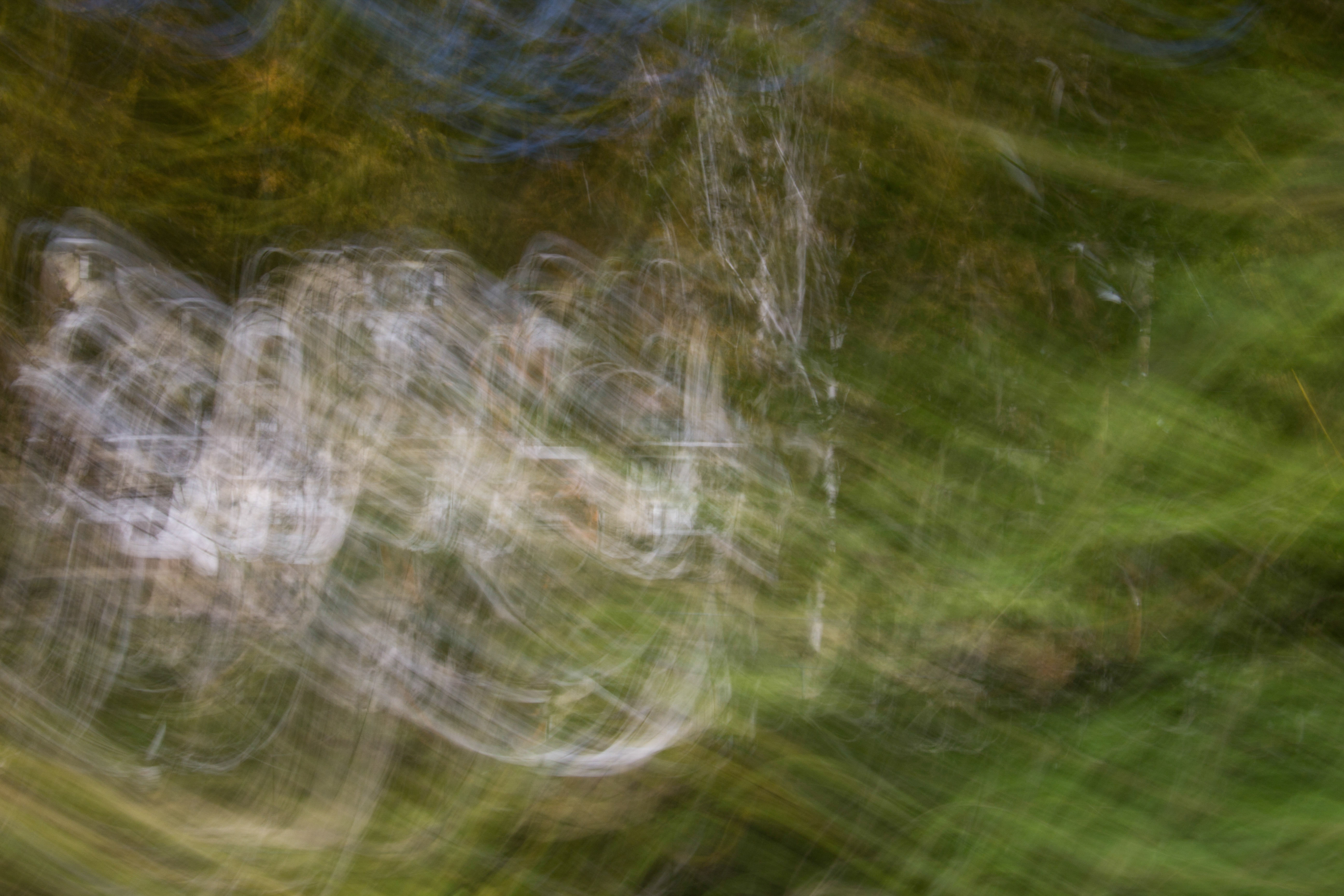 Light Texture Swirling Motion Blur Fuzzy Green White Wallpaper